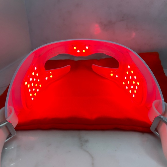 Dr. Dennis Gross DRX SpectraLite EyeCare Pro LED Mask - Very Clean! - Picture 4 of 9